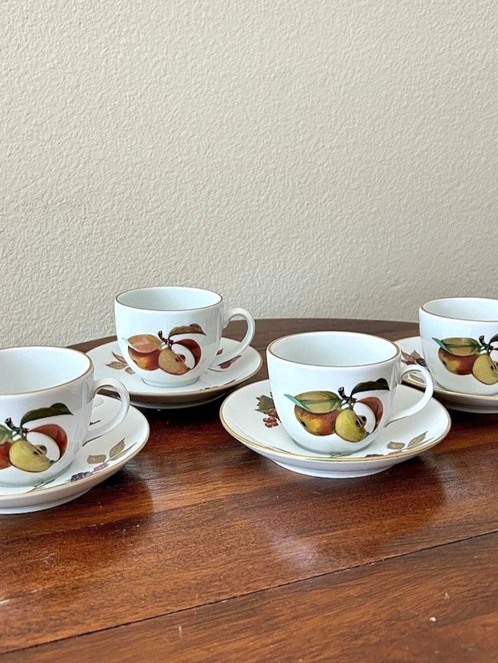 Set of 4 Vintage Royal Worcester Evesham Gold Cups & Saucers